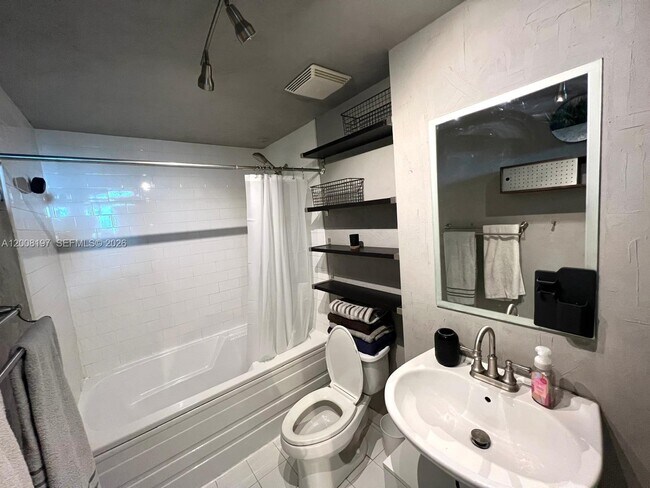 Building Photo - 690 SW 1st Ct