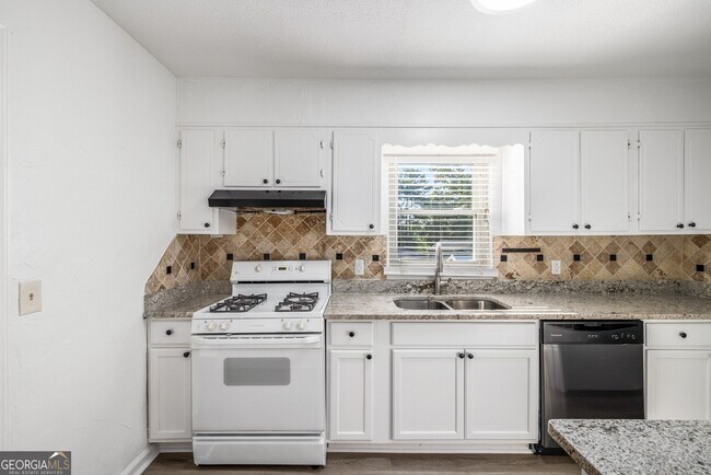 Building Photo - 1801 Crestridge Dr SE