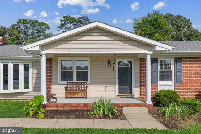 Building Photo - 718 Edwards Dr