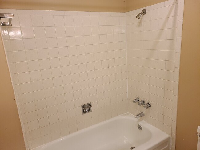 closeup of tub - 2243 Hillcrest