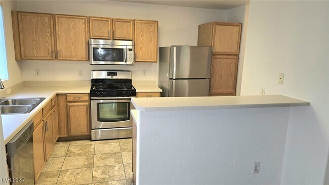 Building Photo - 830 Carnegie St