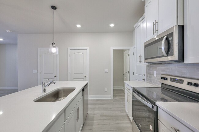 Building Photo - New Townhome in a prime location in Gallatin