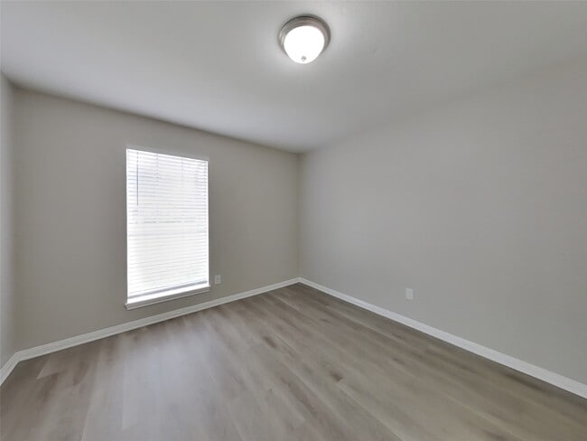 Building Photo - 16311 Green Shade Dr