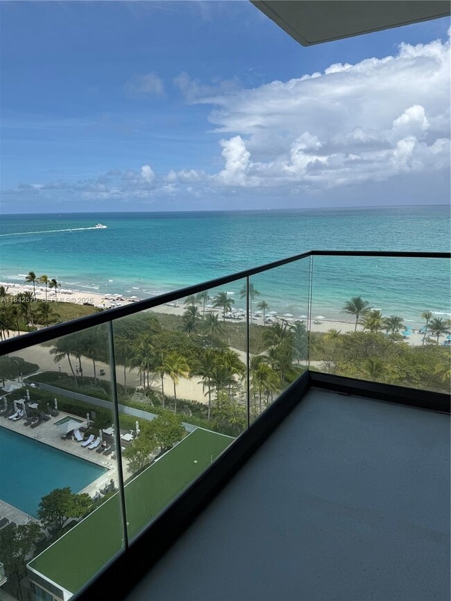 Building Photo - 10185 Collins Ave