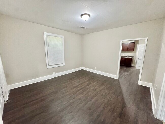 Building Photo - 1584 Rayburn St