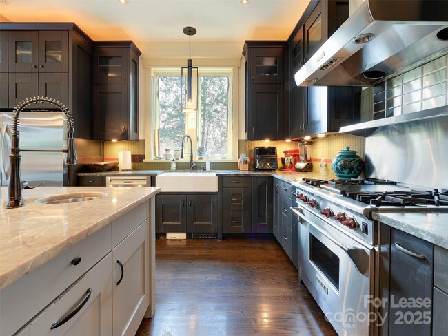 Building Photo - 1413 Devon Dr