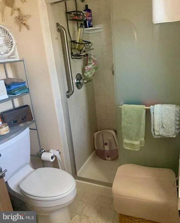 Building Photo - 7631 Algon Ave