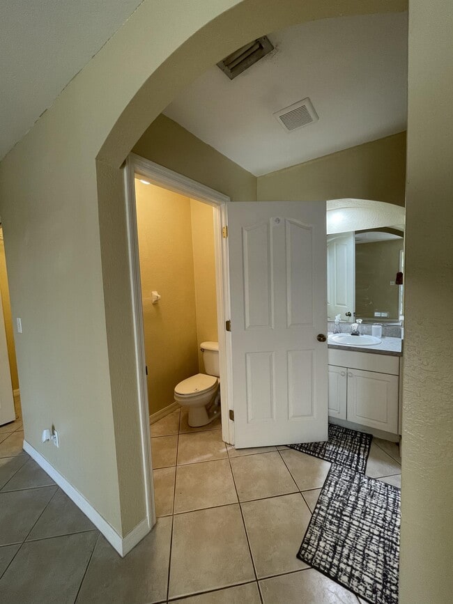 Building Photo - 1602 SW 16th Ct