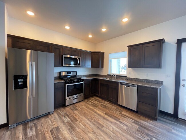 Building Photo - 827 Rookery Ln
