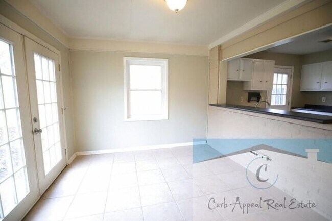 Building Photo - 3 Bedroom 2 Bath Home in Beautiful Neighborhood! A must see!!