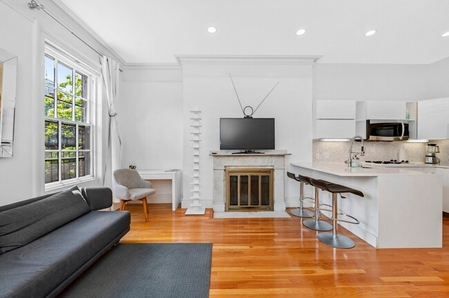 Building Photo - 235 Beacon St