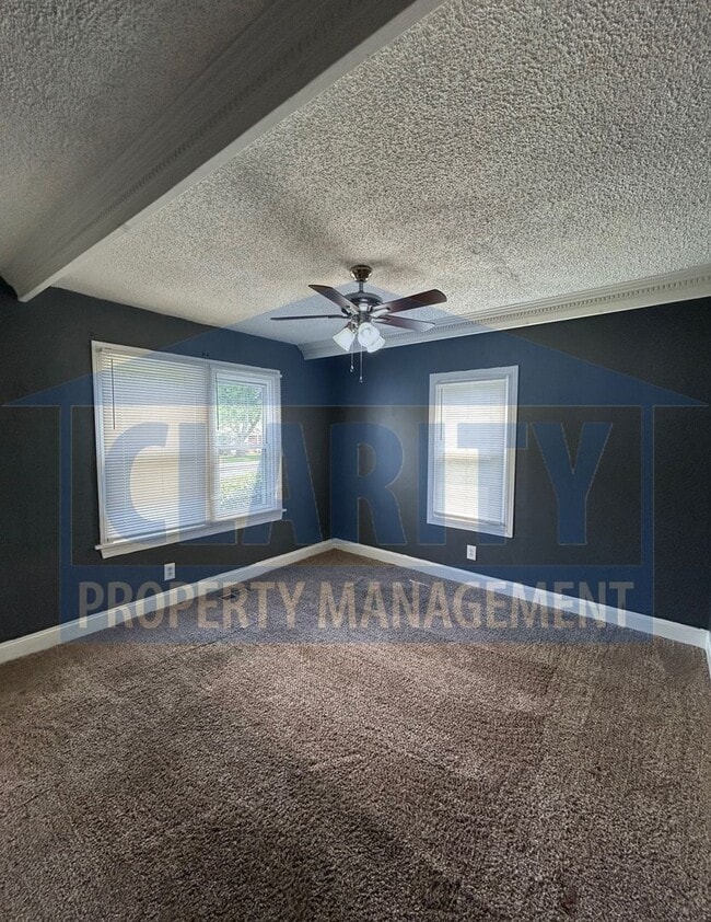 Building Photo - Centrally located 3 bedroom home!