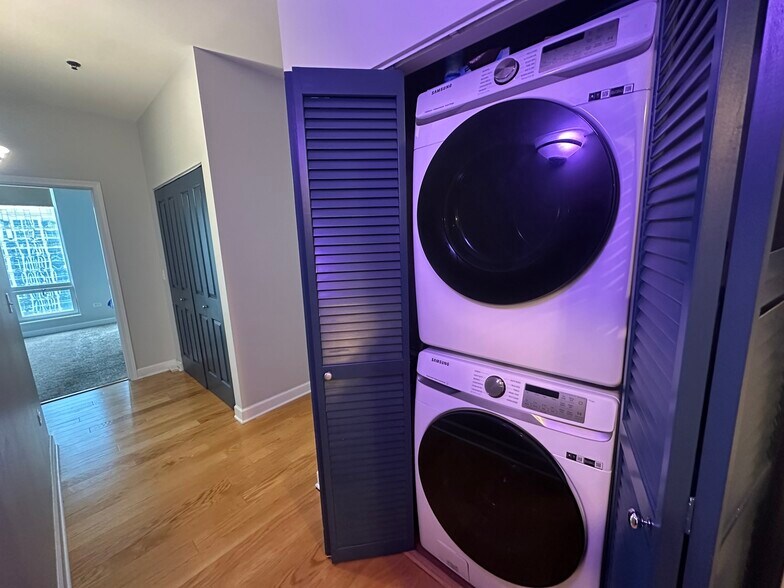 Building Photo - 1400 S Michigan Ave