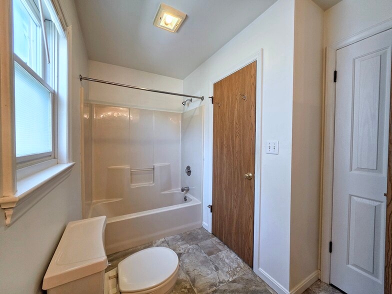 Building Photo - 391 E Jackson St