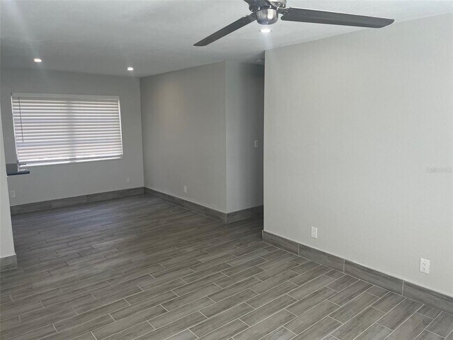 Building Photo - 1605 Pass a Grille Way