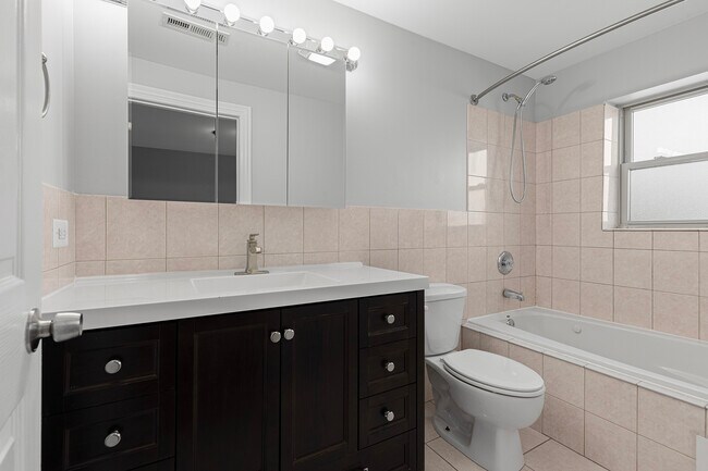 Building Photo - 7367 N Ashland Blvd