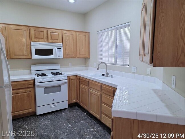 Building Photo - Cozy Green Valley Condo | First-Floor Conv...