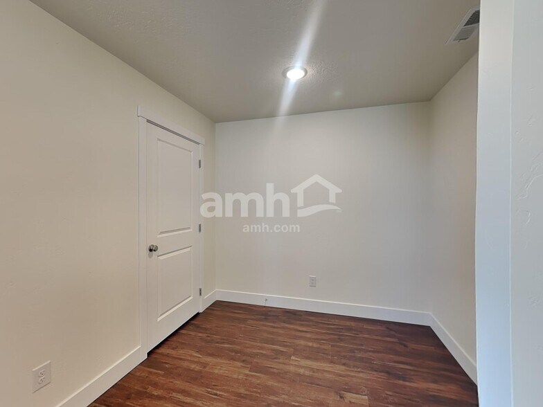Building Photo - 9337 W Barcelona St