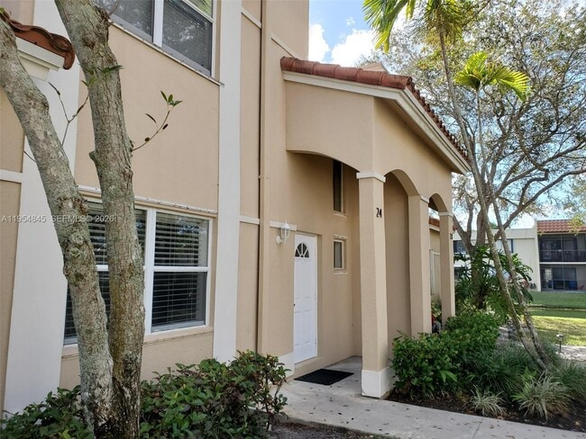 Building Photo - 561 Racquet Club Rd