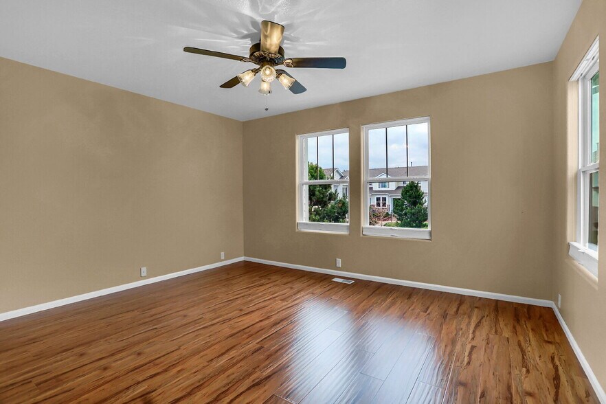 Building Photo - Bright & Spacious 3-Bed Townhome Just 15 M...