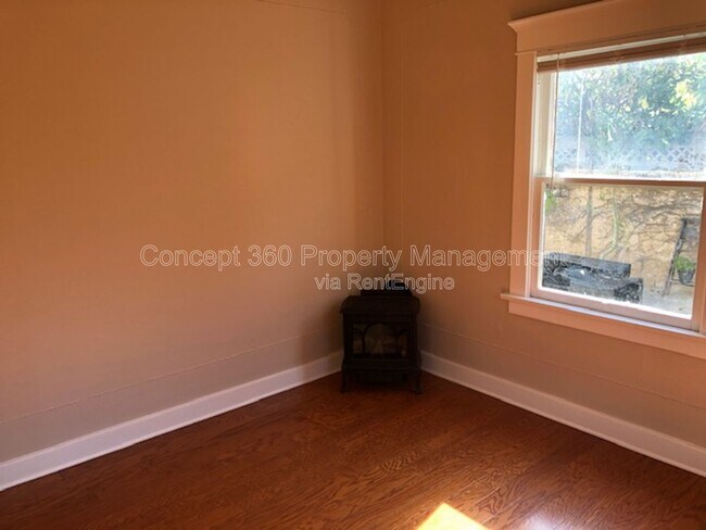 Building Photo - 1144 E Appleton St