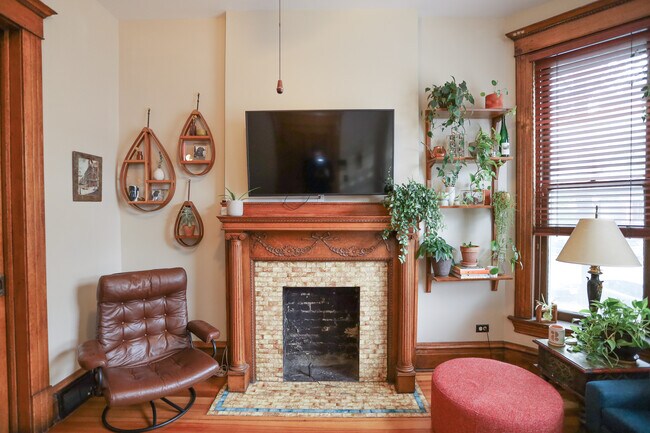 Living Room - 1125 N Damen Ave