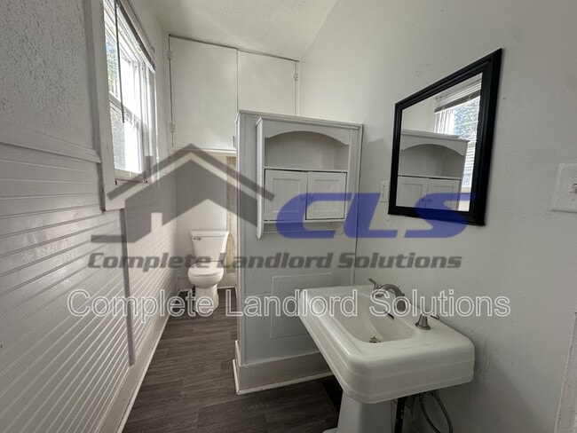 Building Photo - 1453 Walnut St