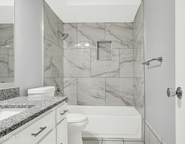 Building Photo - 333 Eubank Ct