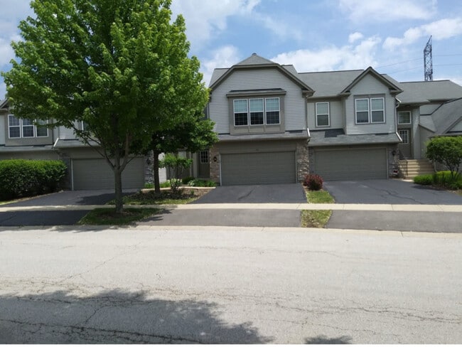 Building Photo - 481 Metropolitan St