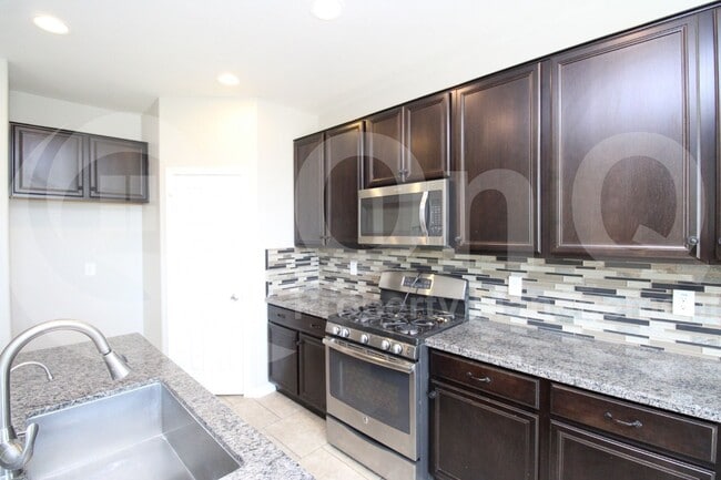 Building Photo - 13153 W Lariat Ln