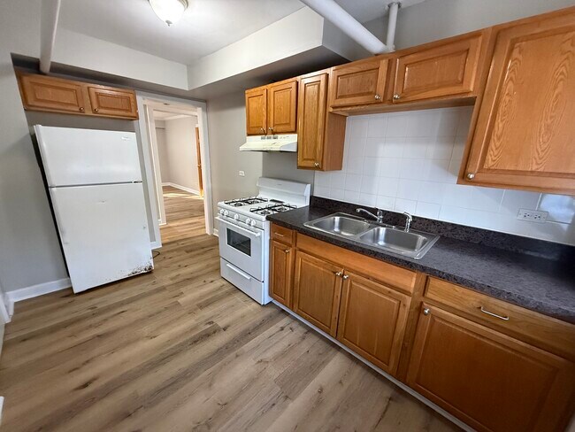 Building Photo - 102 Lincoln Ave