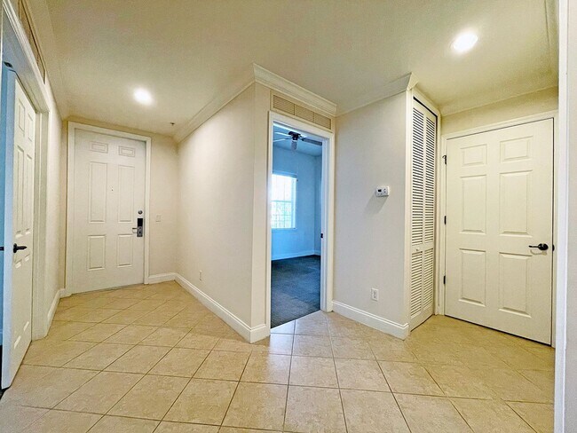 Building Photo - Lovely 3/2 Luxury Condo In Reunion