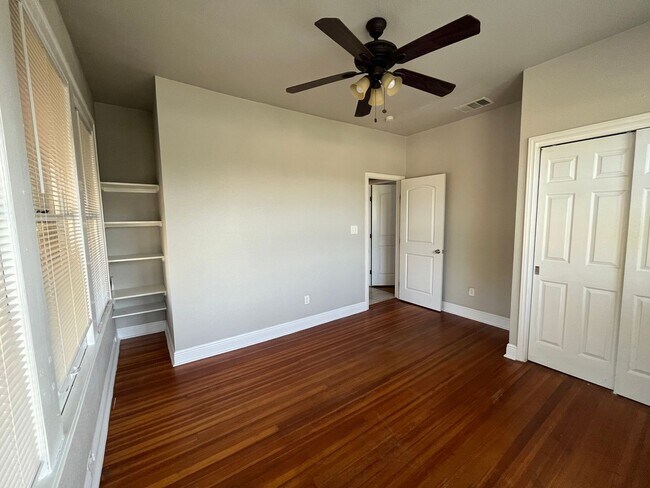 Building Photo - 2826 San Gabriel St