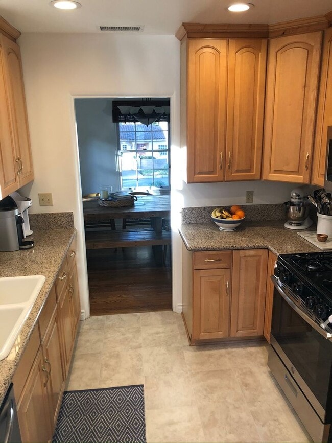 Building Photo - Valmonte Beauty 2 Bedroom Beautiful Home  on Corner Lot with Huge yard