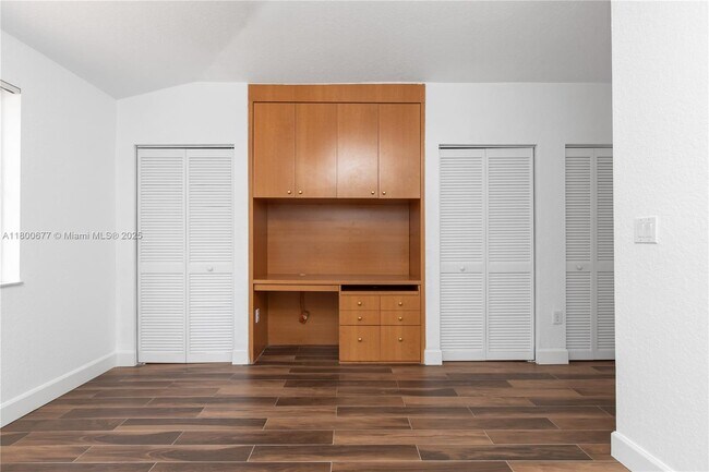 Building Photo - 935 Corkwood St