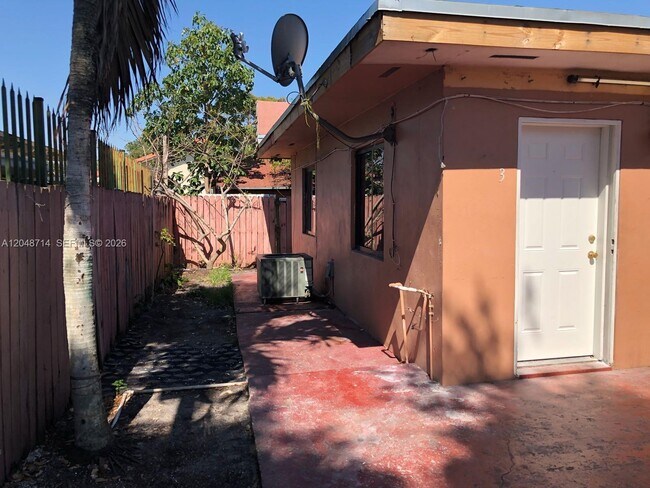 Building Photo - 2460 NW 15th St
