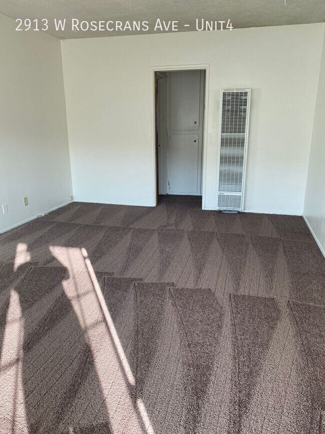Building Photo - 2913 Rosecrans Ave