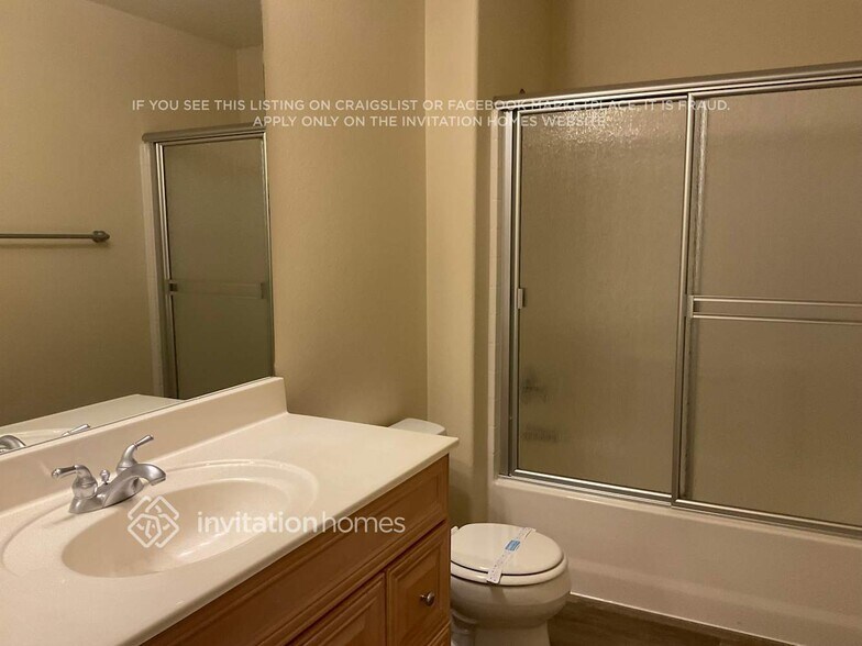 Building Photo - 6685 Aviston St