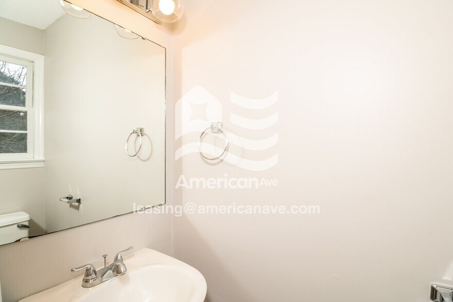 Building Photo - 9574 Windsor Lake Blvd