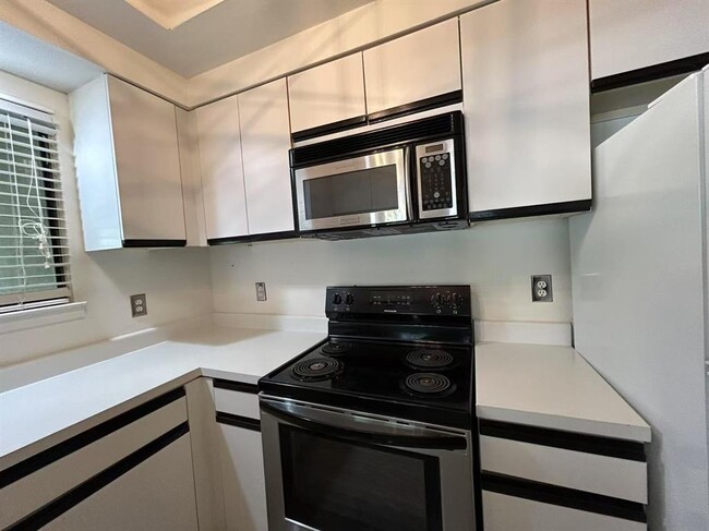 Building Photo - 4144 Greystone Way