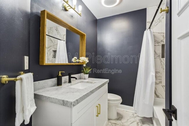 Building Photo - 174 Chester Ave SE