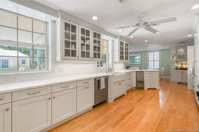 Building Photo - 485 S Beach Rd