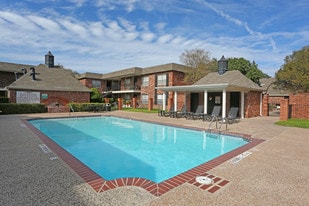 Building Photo - Towne Oaks II