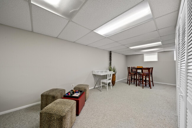 Building Photo - 438 Sylvan Dr