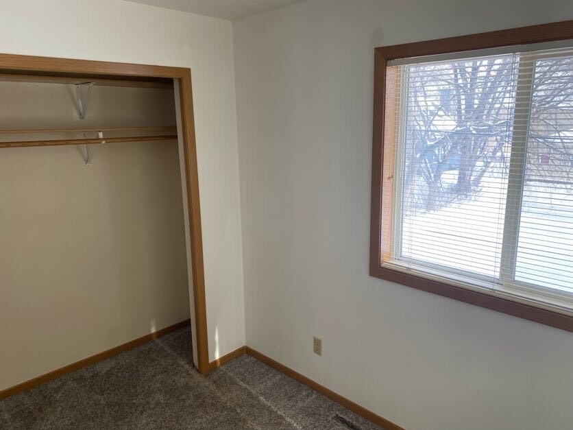 Building Photo - 106 5th Ave S