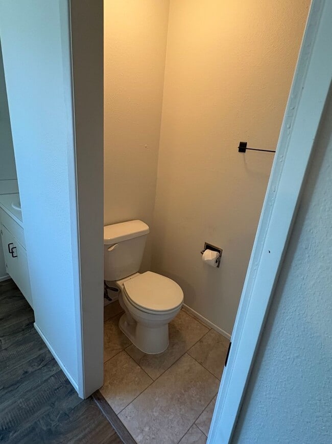 Building Photo - Wonderful home with bonus spaces