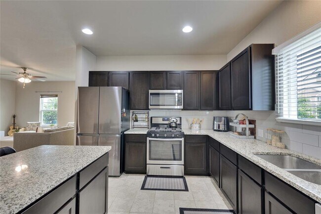 Building Photo - 106 Mossycup Dr