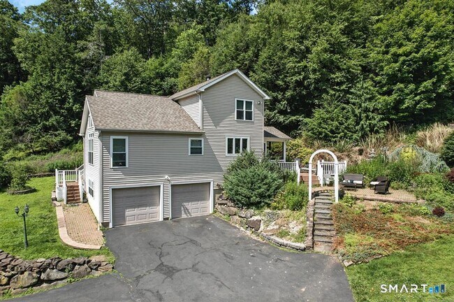 Building Photo - 11 Squantz View Dr