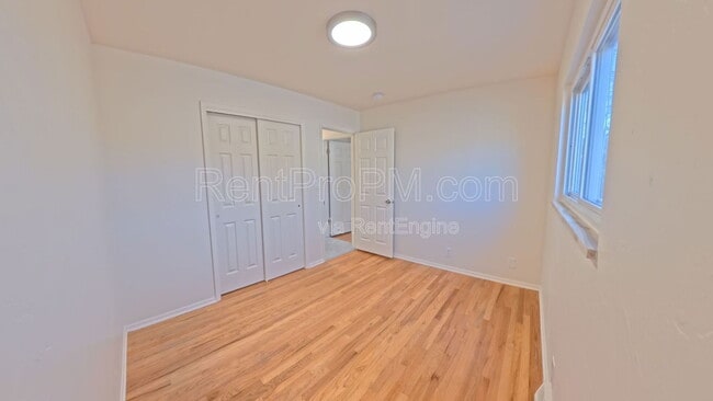 Building Photo - 1028 Skyline Dr