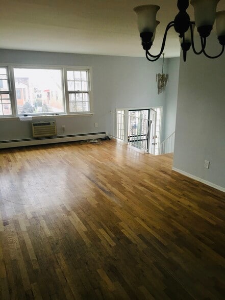 Living Room - 1843 Clintonville St